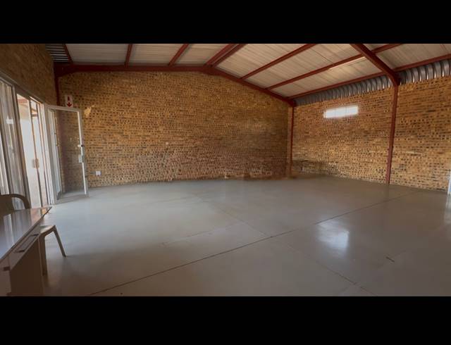 100M² RETAIL TO LET IN DE DEUR